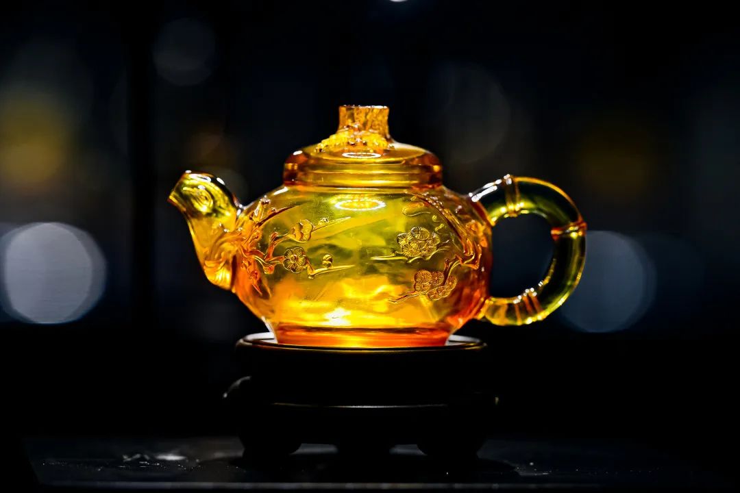 琥珀雕刻茶壶
