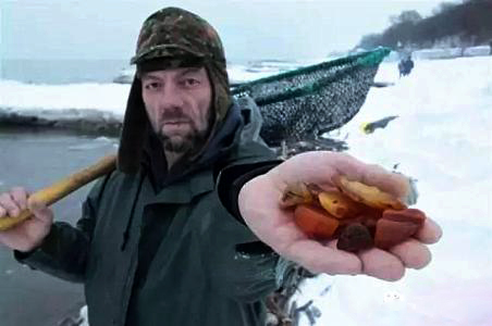 波罗的海沿岸国家蜜蜡海珀开采“打捞”画面